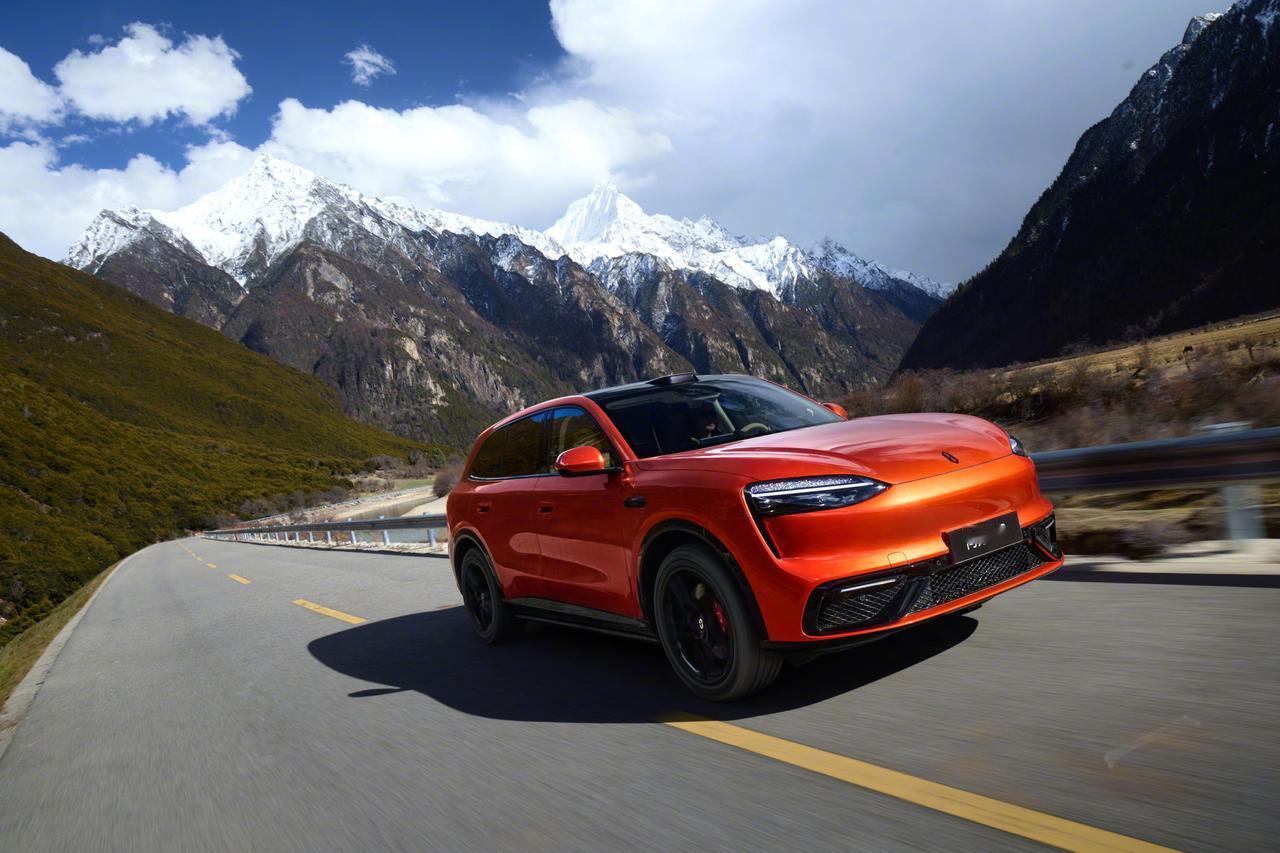 很多人疑惑，问界M6为什么能能实现上市15分钟大定突破10000台的爆款成绩？其