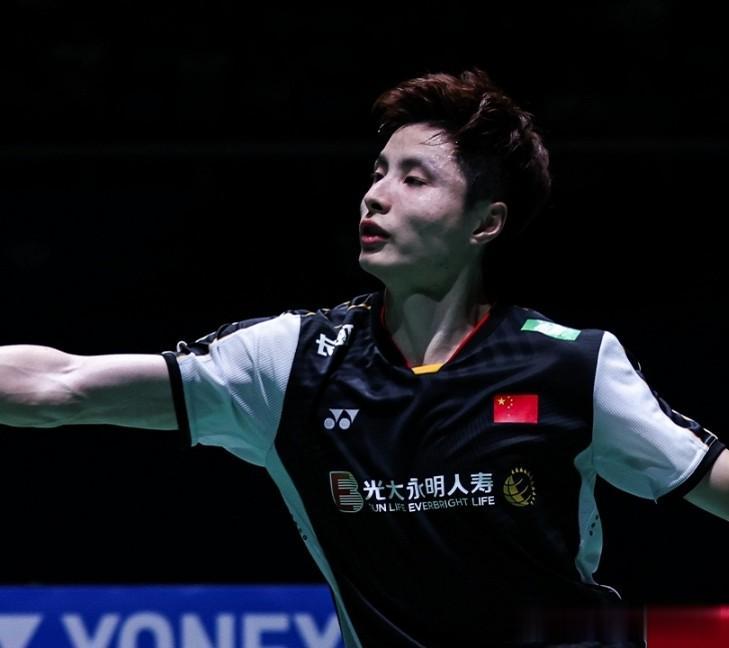 2-1！横扫变险胜，决胜局12-17逆风翻盘，石宇奇送泰国名将六连败
石宇奇在丹