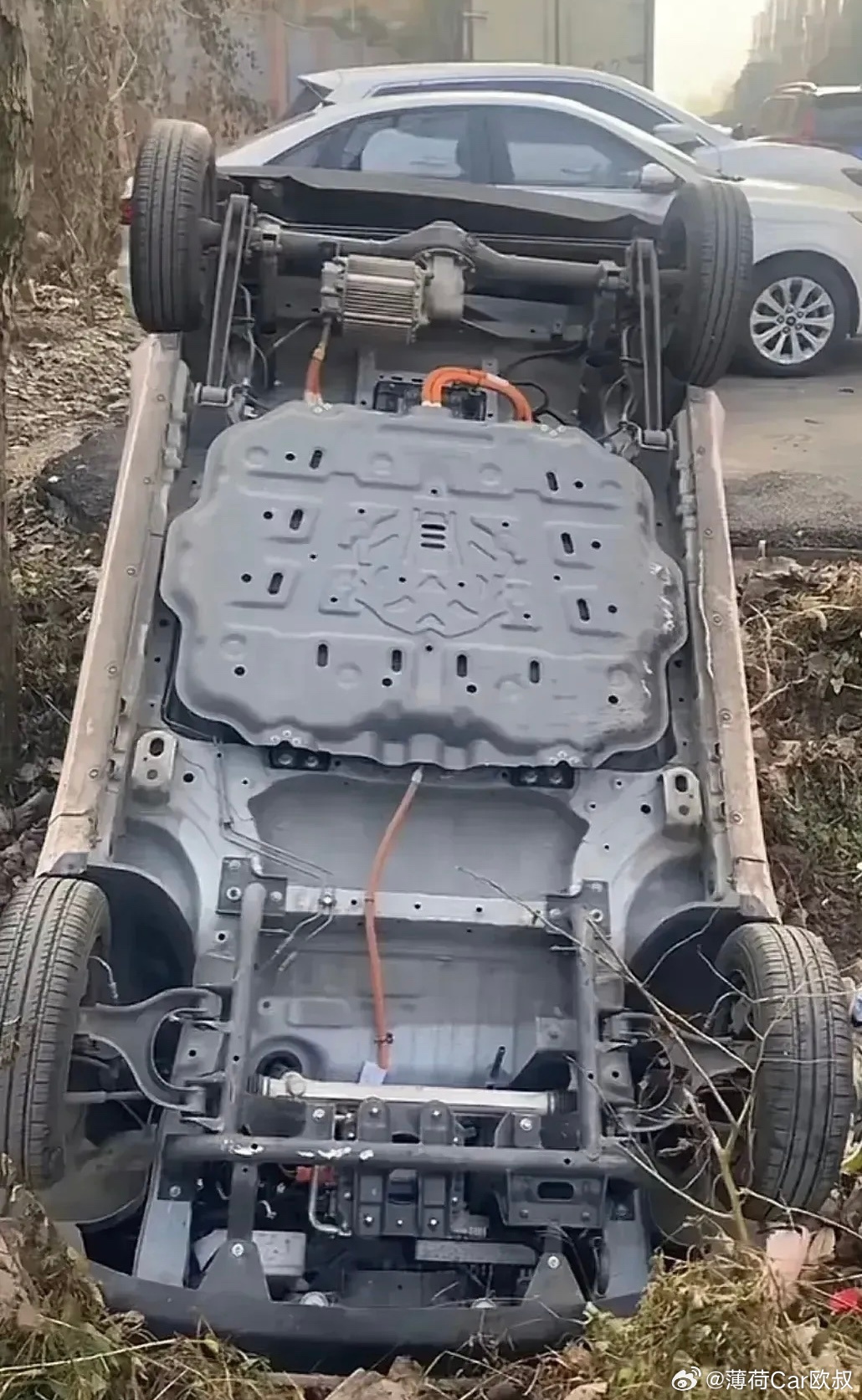 看这个底盘，你的第一直觉是什么车？#大v聊车# ​​​