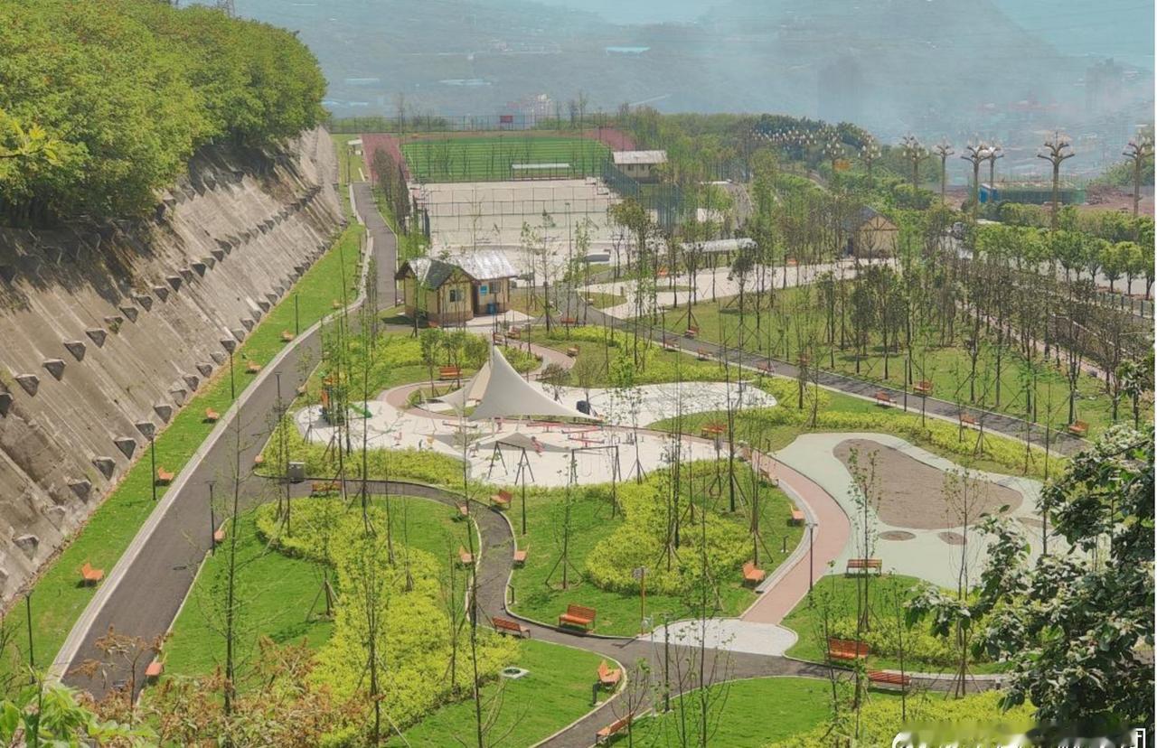 在向家坝水电站，曾经的电站右岸马延坡砂石料加工厂已变身为马延坡体育公园，园区内乔