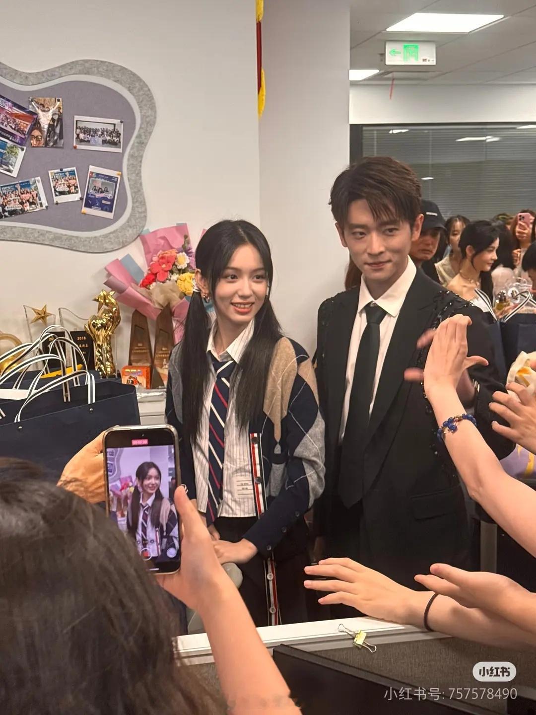 丞磊 周也《锦月如歌》怎么悄悄扫楼了都没看到宣传 ​​​