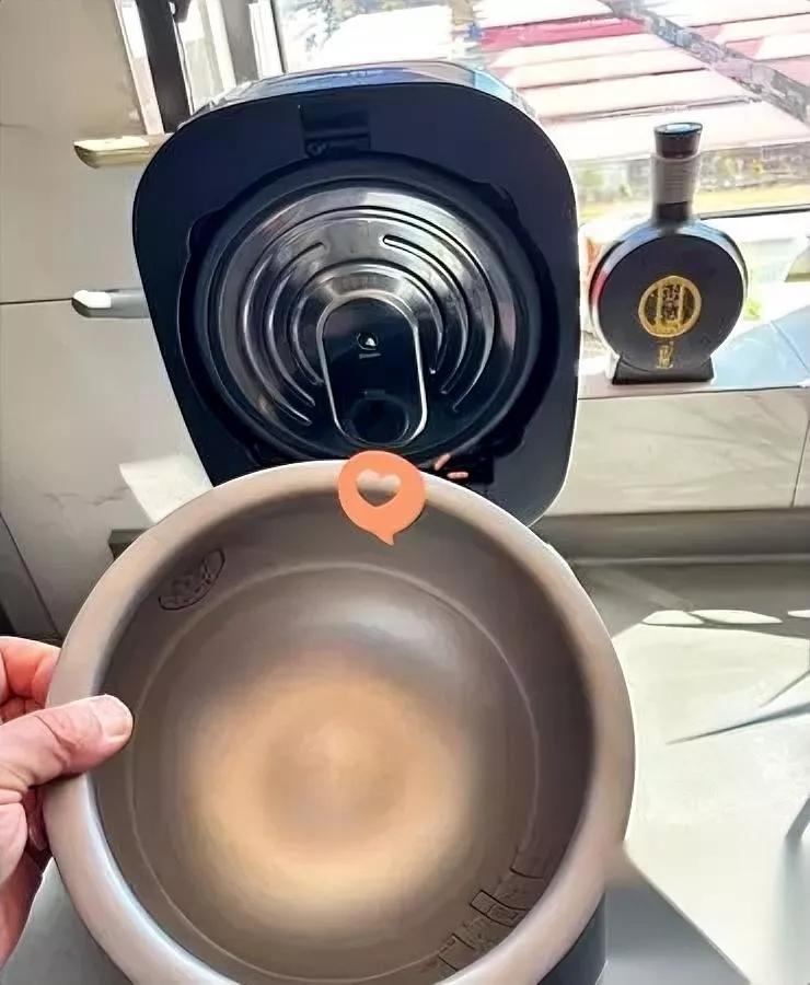 你家电饭锅内胆

掉涂层了吗？

困扰我五六年的心病，这次居然被格力解决了。
