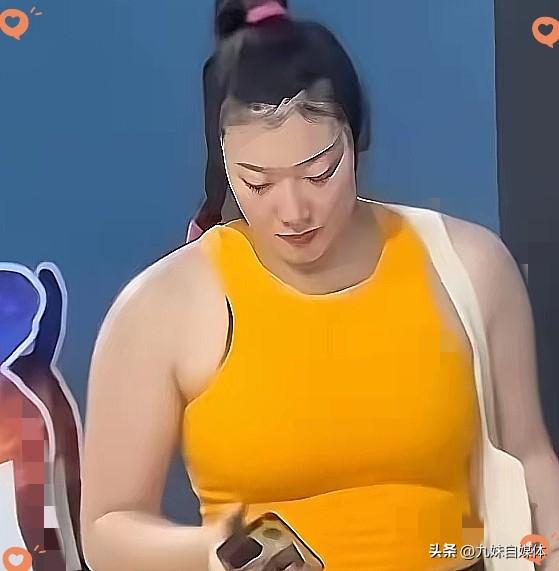 李梦终于开口了。网上骂她这么多年，说她球打得不行，又说她私生活乱，还有说她被国家