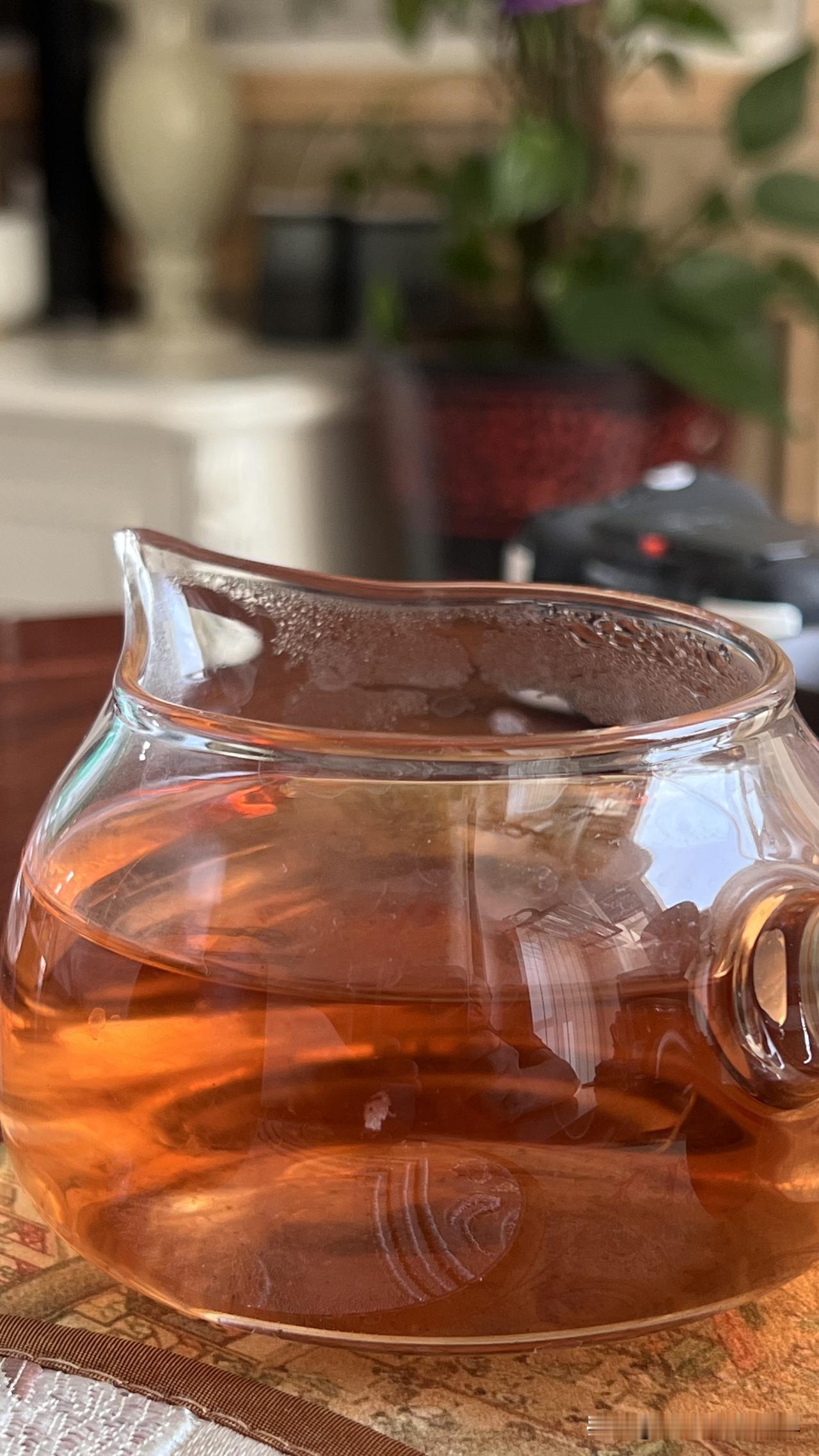 夏天，用薏米泡茶，或者泡茶后放冰箱，当饮料也不错。前一阵子就餐，有朋友带的薏米水