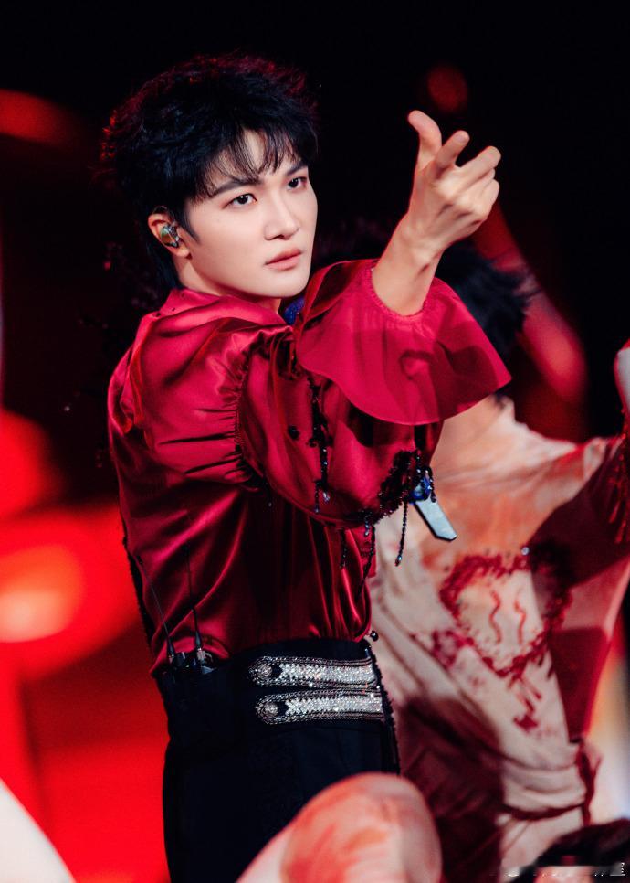 周深重庆演唱会 重庆的歌迷久等了！周深5.30-31开唱，4.24预售开启，时隔