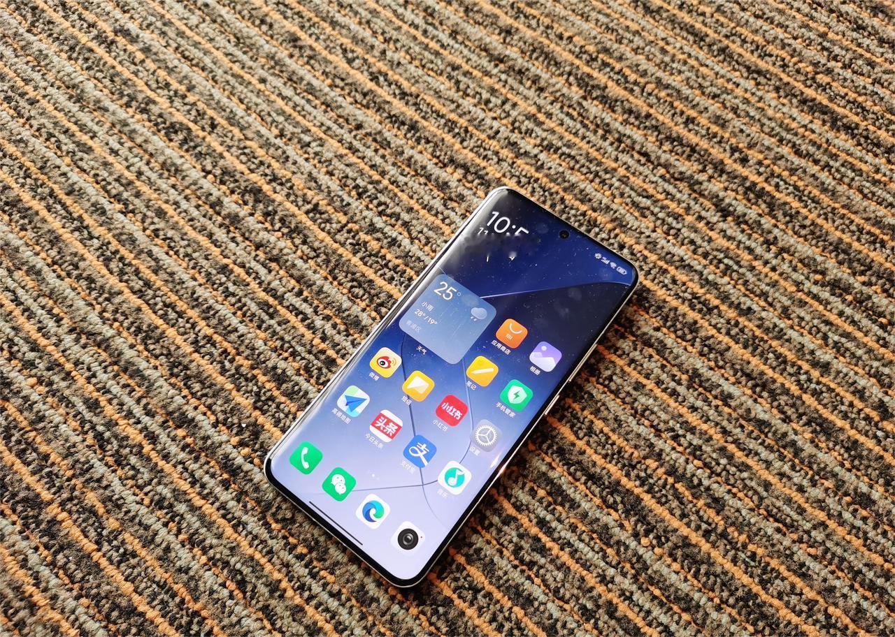 我的小米14Pro已经用了几个月了，今天出现了第二个比较大的BUG：在微信语音通