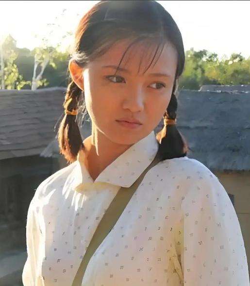 1969年，17岁的女知青张梅香被领导叫到办公室，一把将她抱住，绝望之际，她没有