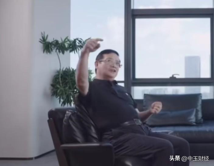 当但斌谈到A股市场时，他的手在空中画了一个圈，并明确的指出，A股市场这可不是牛市