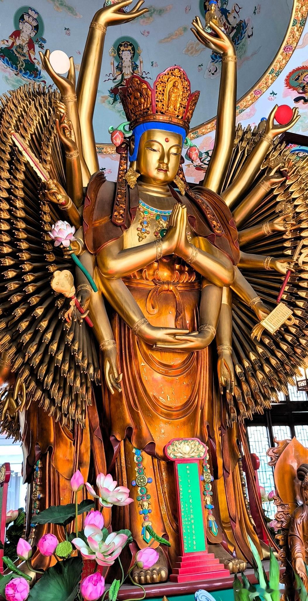 🙏刷到就是大护持！千手观音，藏着一生的平安密码
 
这尊金身造像，正是千手千眼