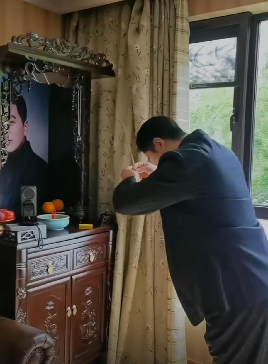 老百姓的眼睛是雪亮的，谁对他们好，他们就对谁好，即便是他已经永远的离开了这个世界