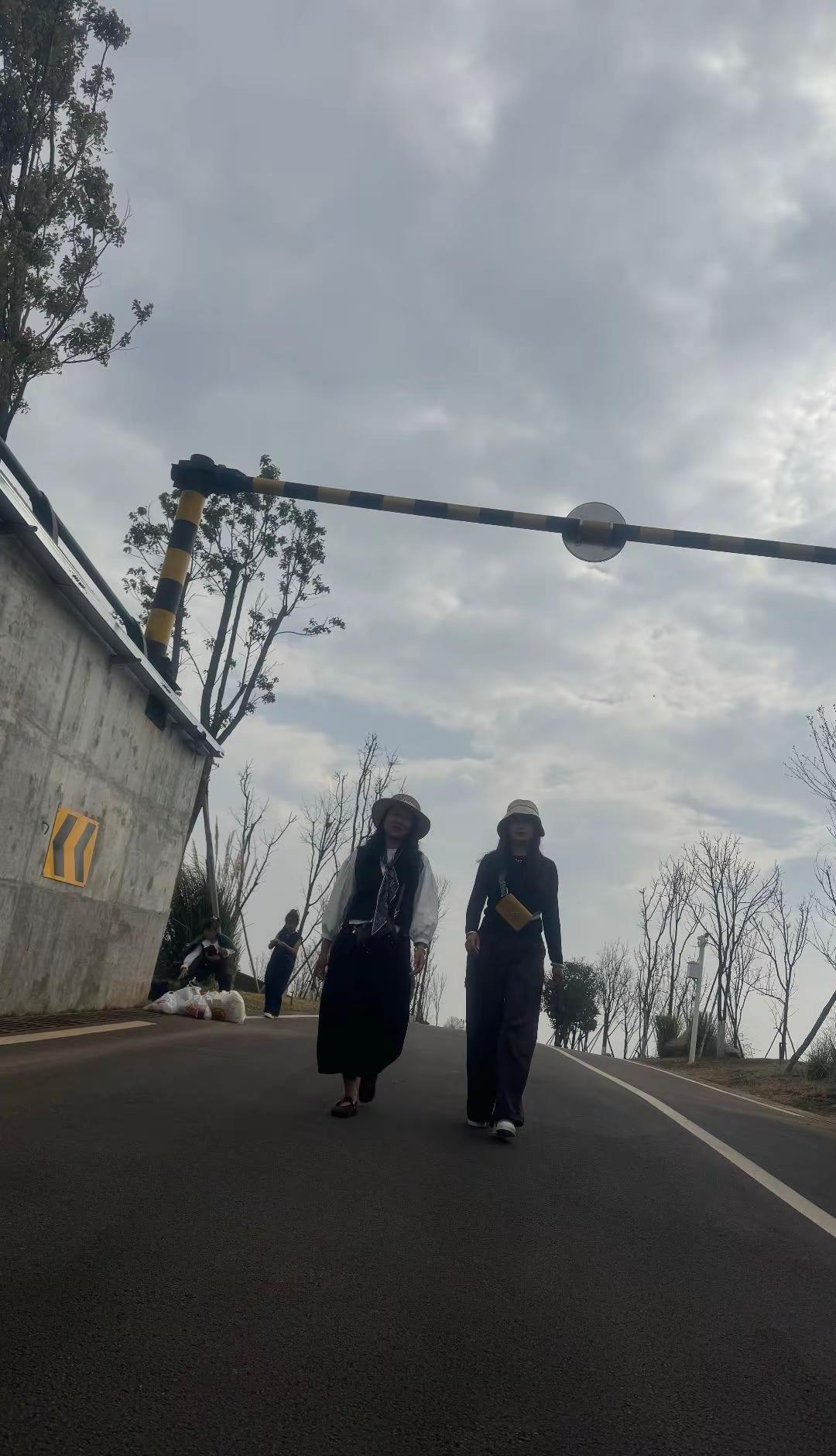 我们还是我们，年赴一年，年复一年……