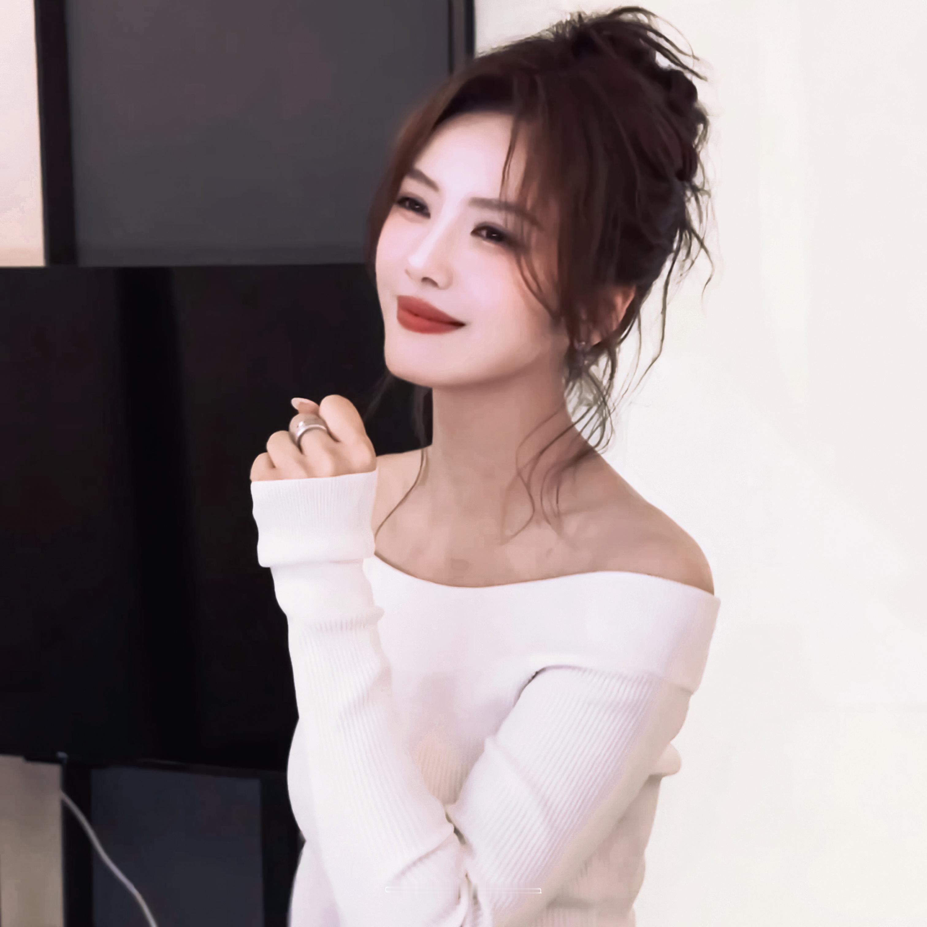 蔡文静🖤🤍 ​​​