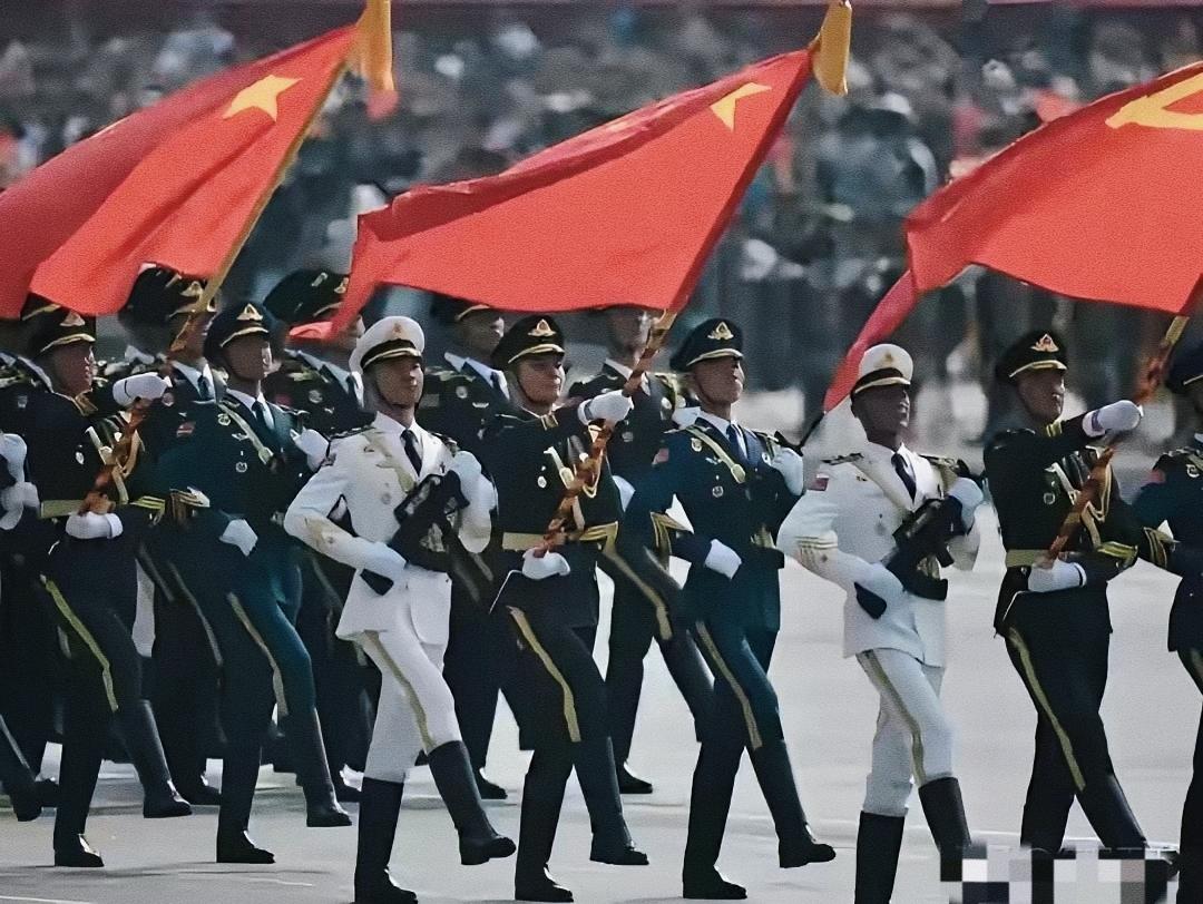 九三阅兵
黄沙埋忠骨，烽火隐无名。
民族秉坚贞，英烈卫国旌。
苦难换崛起，盛世耀