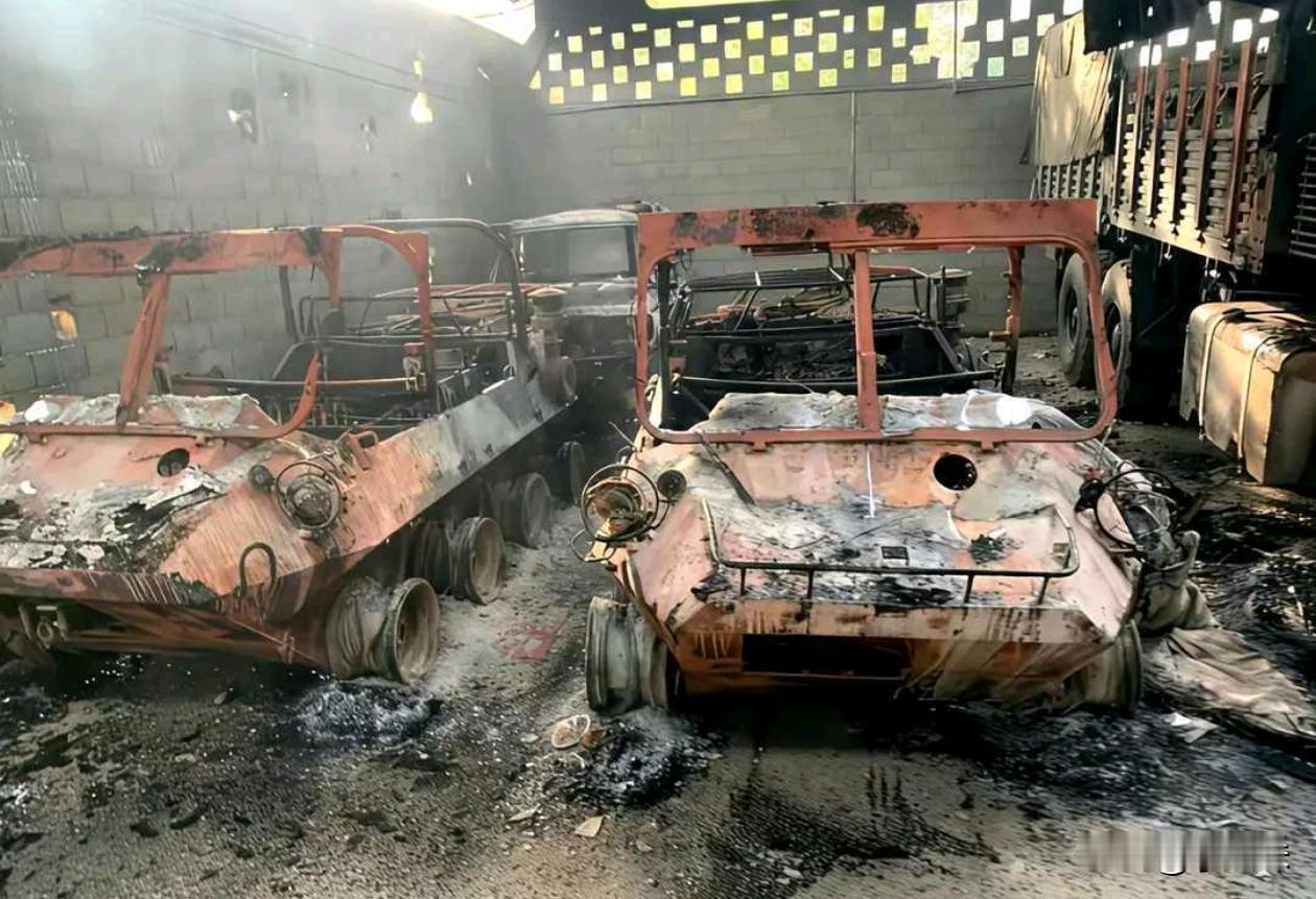 委内瑞拉军事基地被美军重创，可惜这些装备还没来得及拉出去使用，就已经变成一堆残骸