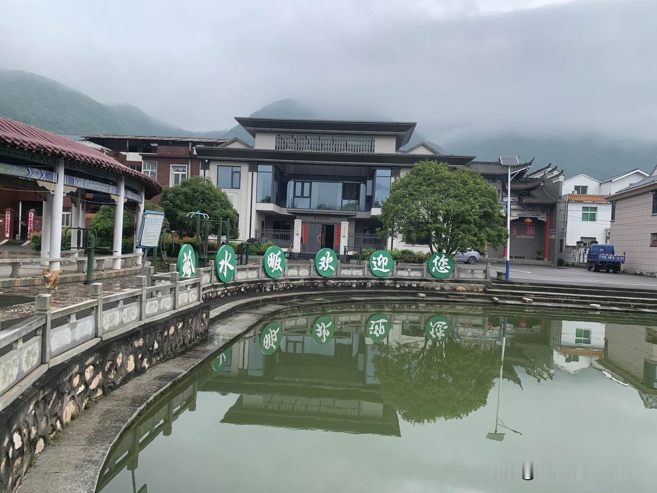 从深圳回到家乡，日子慢了下来，终于能静下心来感受乡间的烟火气。清晨的薄雾、午后的