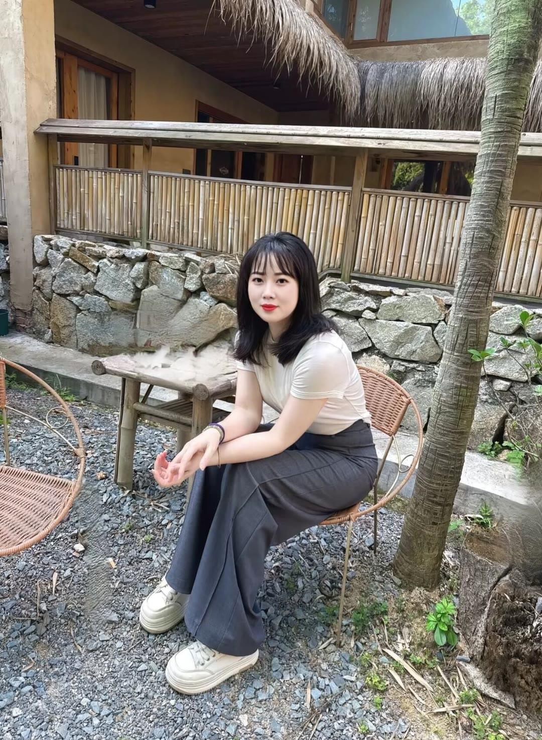 羞答答的玫瑰静悄悄的开