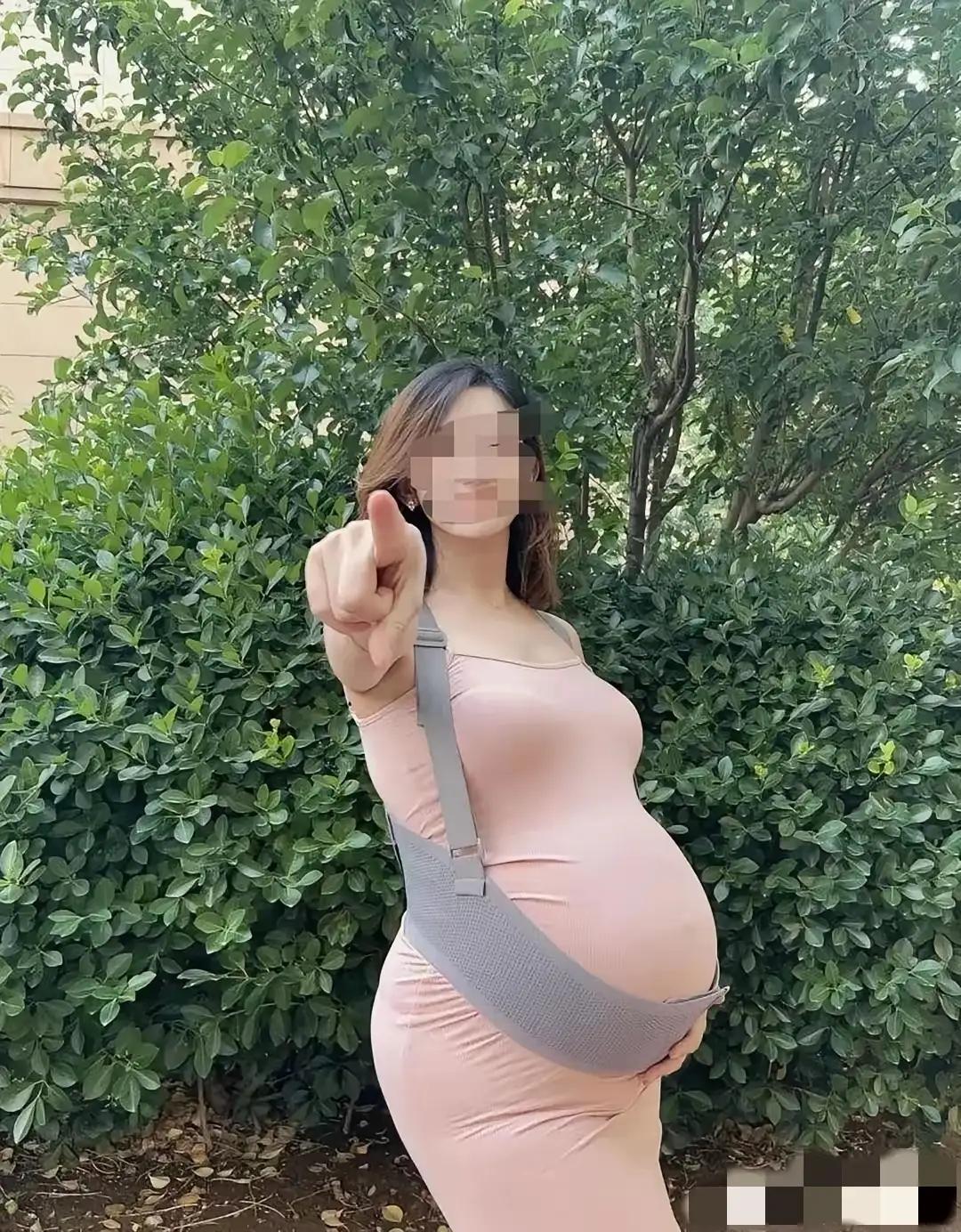 湖北，一女子怀孕 8 多个月去医院产检。她跟医生抱怨道：“宝宝踢我肚子可带劲了！