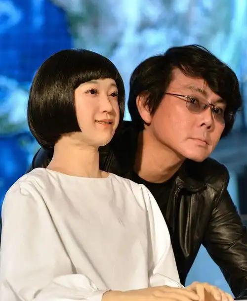 很现实的一段话："AI女性机器人，只要做到能解决男性的生理需求这一步，下一个十年