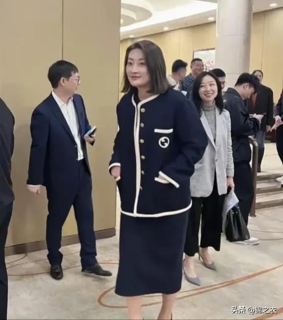 哎呀，宗馥莉和杜建英这个话题，就很有意思，其实不管闹剧是什么？你们一直搞错了一件