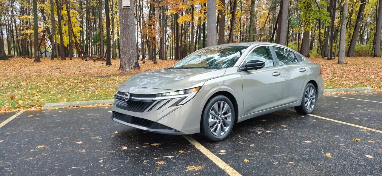 2026款日产Sentra，国内名为轩逸，这外观一言难尽啊！大家觉得呢？
海外版