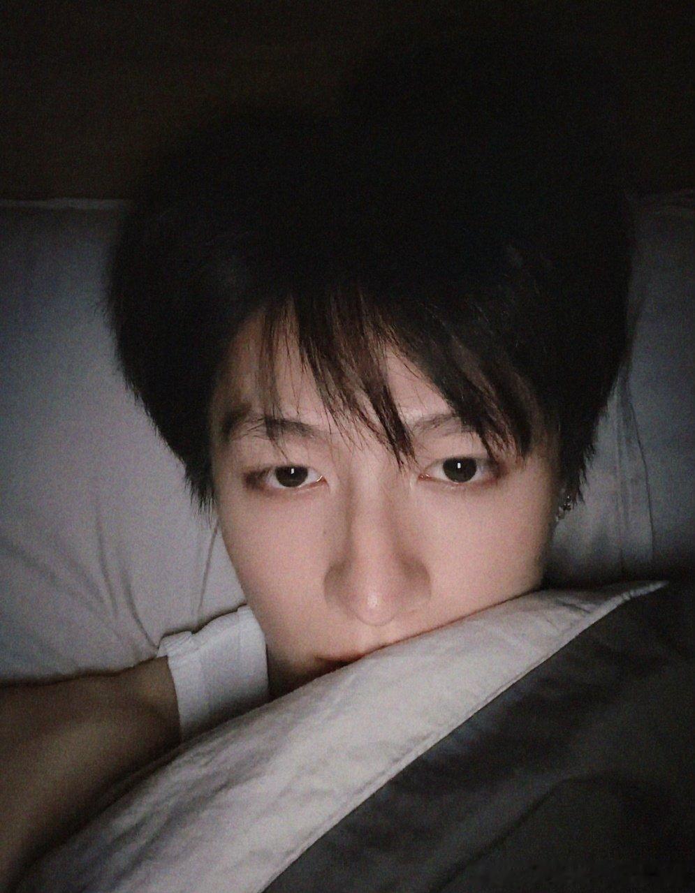 朱志鑫凌晨三点半下班啦 