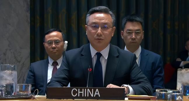 大快人心！安理会全票通过重磅决议，中方强硬表态：谁敢再伤害维和人员，绝不放过。6