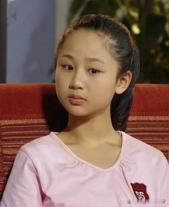 请用一句话形容杨紫前些年看电视剧《家有儿女》时，就觉得杨紫是个极具表演天赋的小演