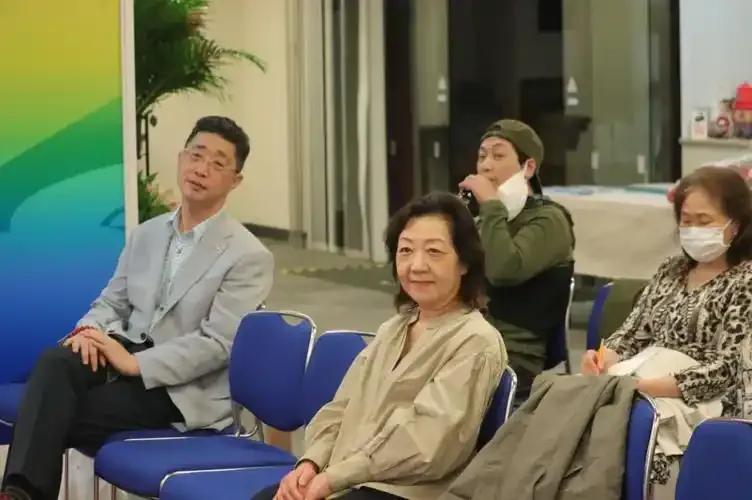 为什么中国GDP翻了203倍，你的父亲却依然贫穷？1984年，你的父亲站在深圳蛇