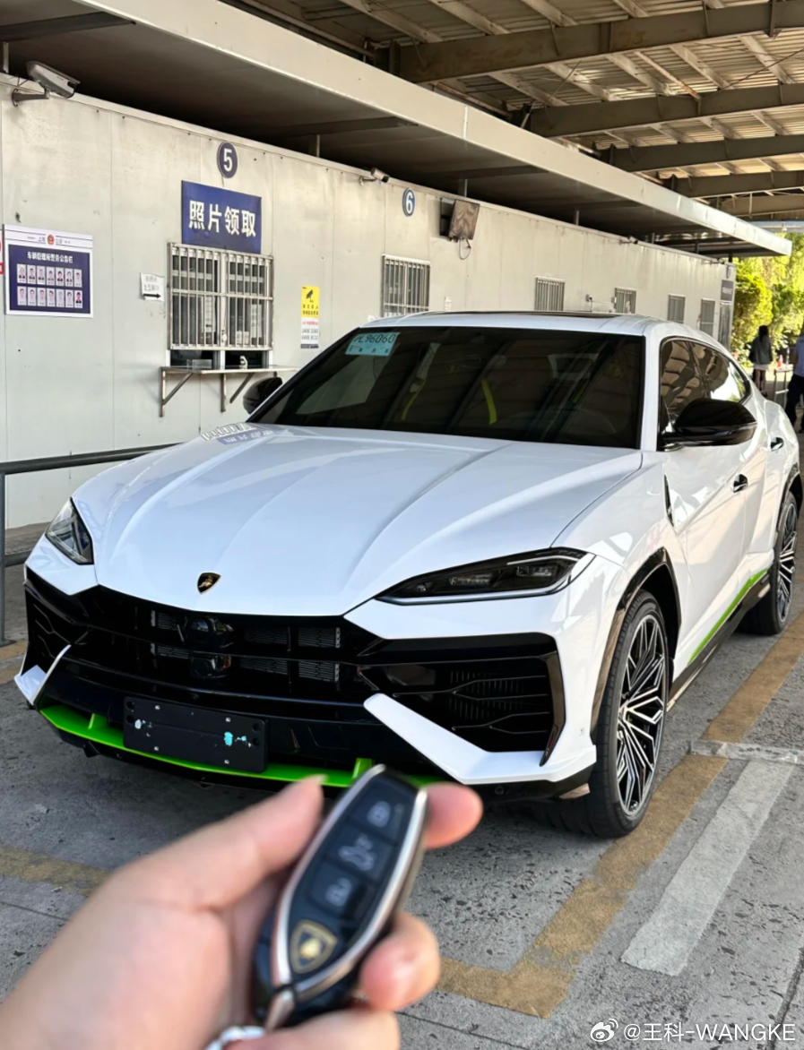 兰博基尼，外观内饰，都显得很高级！ 