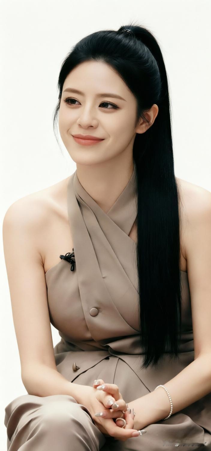 马尾辫美女（二十七）

江语晨，她是中国台湾的女演员、歌手及时尚模特。她的五官精
