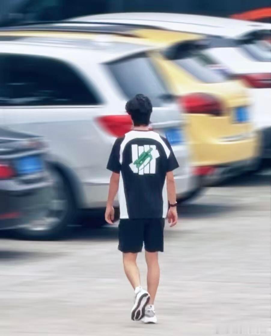老公穿这件衣服简直是男高！赛车变银➕粉色了🫢好喜欢 ​​​