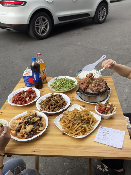 在武汉，就要选这样的馆子吃饭