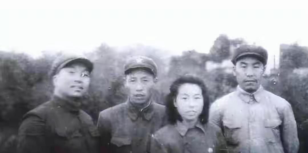 1949年，吴富善回到阔别多年的老家，嫂子上下打量：你是三弟？

那个“三弟”两
