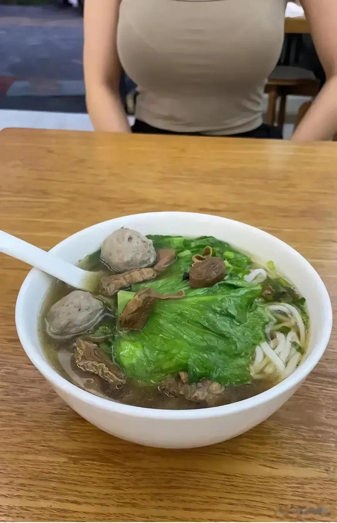 这碗面太难吃了，我吃了一个小时[泣不成声]