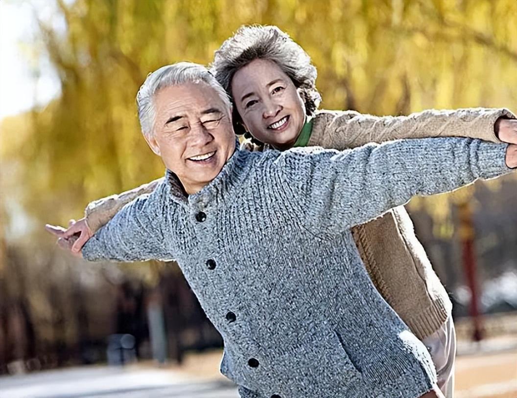 50岁大妈嫁给65岁大叔，每天晚上折腾她，儿子却说大叔靠谱！
刘阿姨曾是一名棉纺