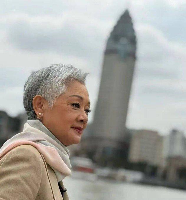 歌手叶丽仪自曝《上海滩》已唱了46年，版税“收到现在还没收完”，每年都拿两张支票