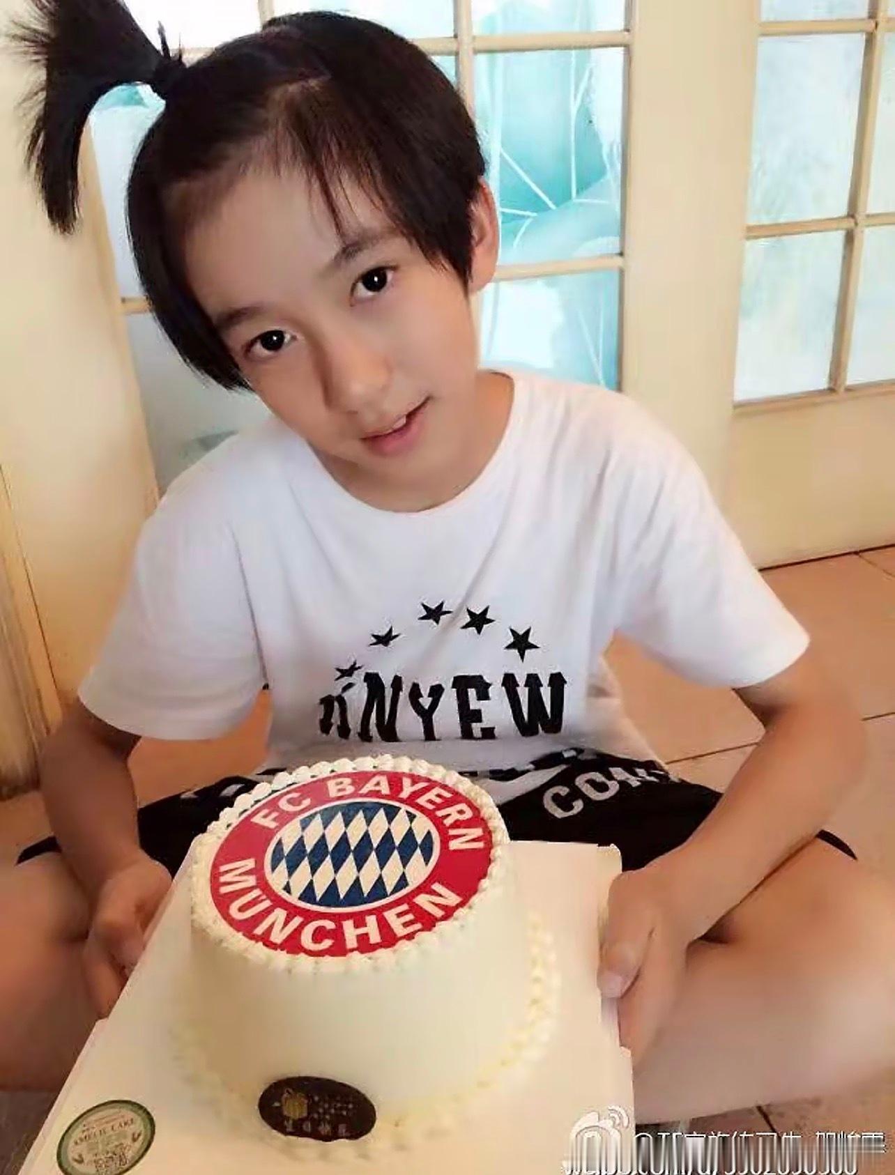 在最爱的时候去看看峻霖，峻霖也一直等着大家去看他，不管在哪里我们都要继续爱峻霖，