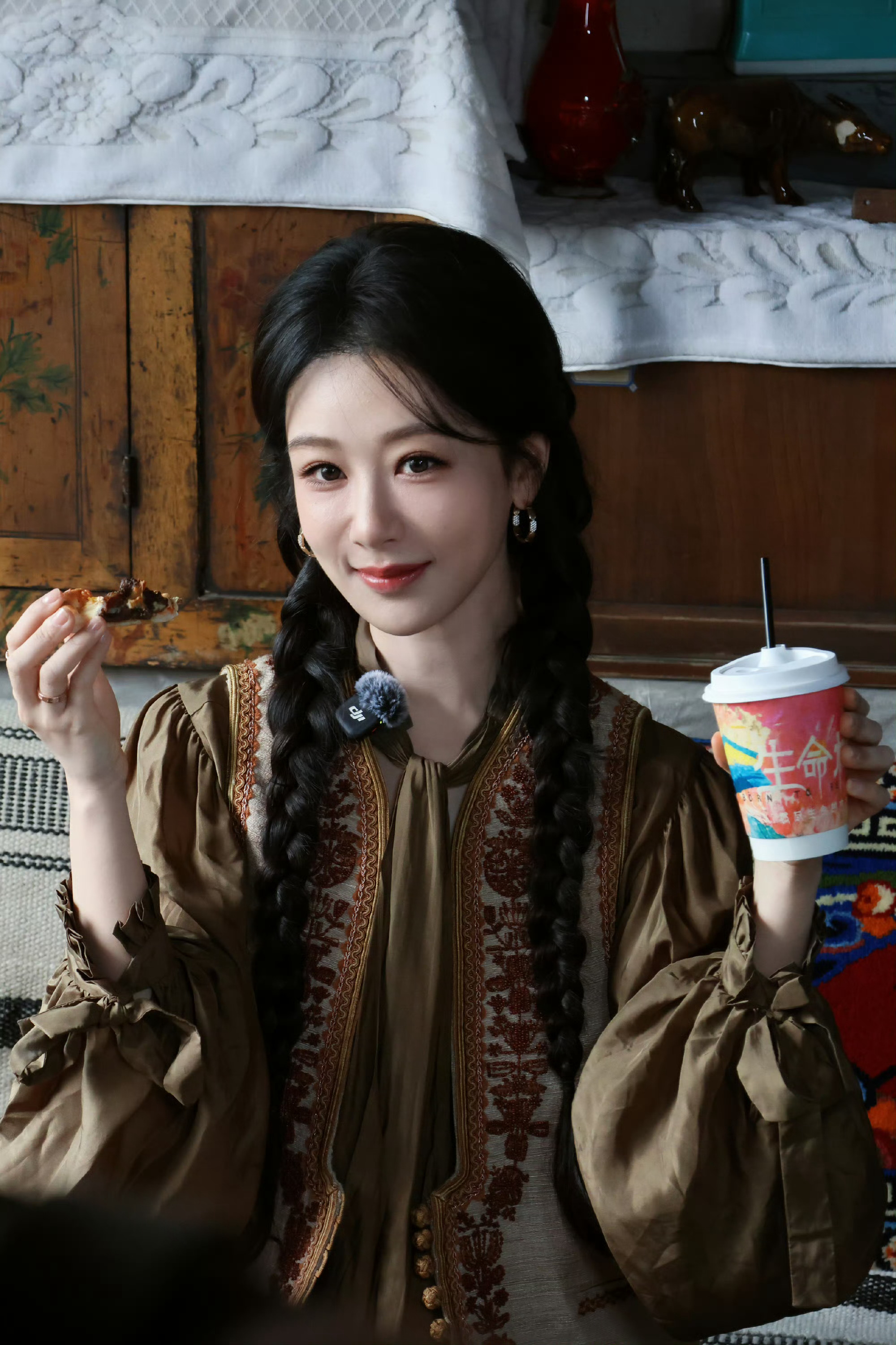 杨紫白菊回家 💜杨紫韩东君的落地签 💜杨紫 想在你经过时，让云雾散开一小角，