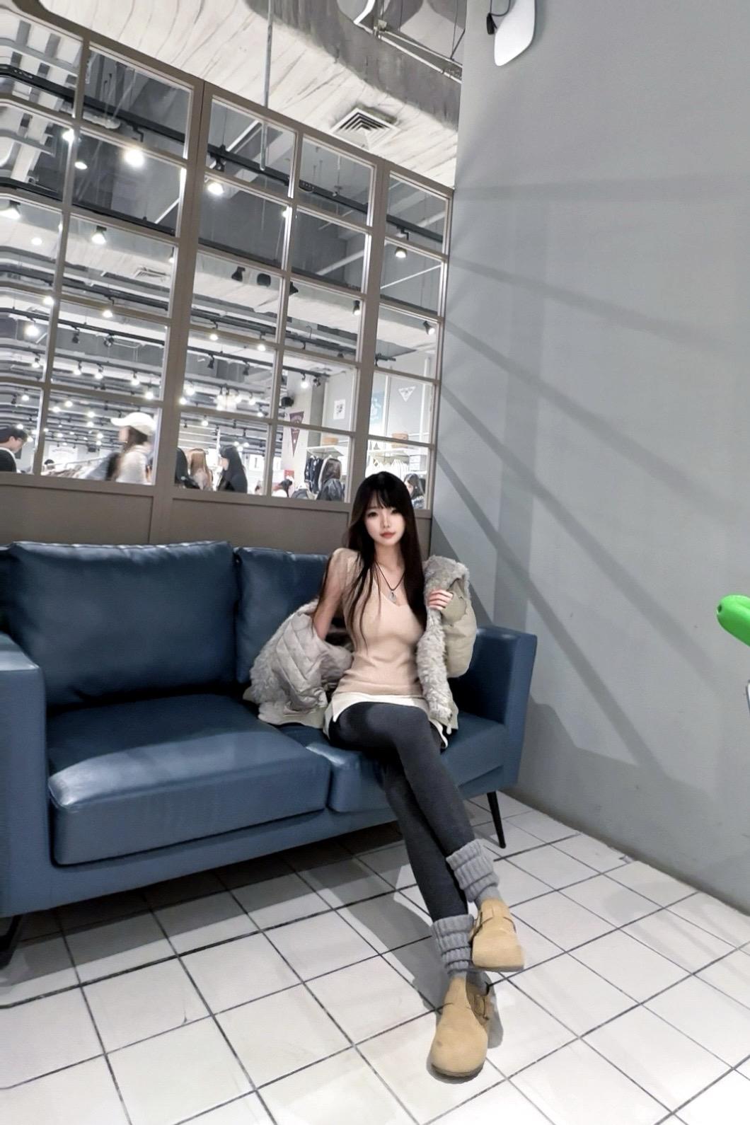 你有病么 才认识几天就给我发天上的云和一日三餐干什么？