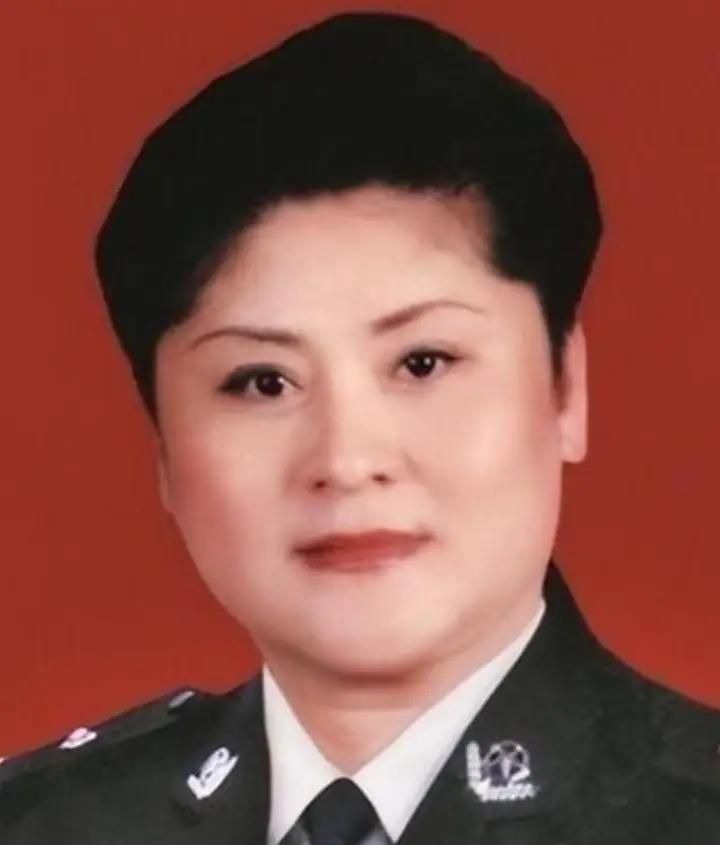 1988年，一漂亮女子被两名壮汉强行塞进出租车内。趁车子急刹时的惯性，女子猛掐司