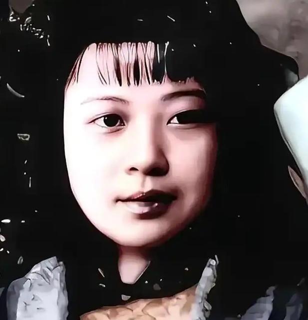 1963年，陈广胜担任师长后，听说老家那位曾经拜过堂的妻子秀兰还在，一个人带着他