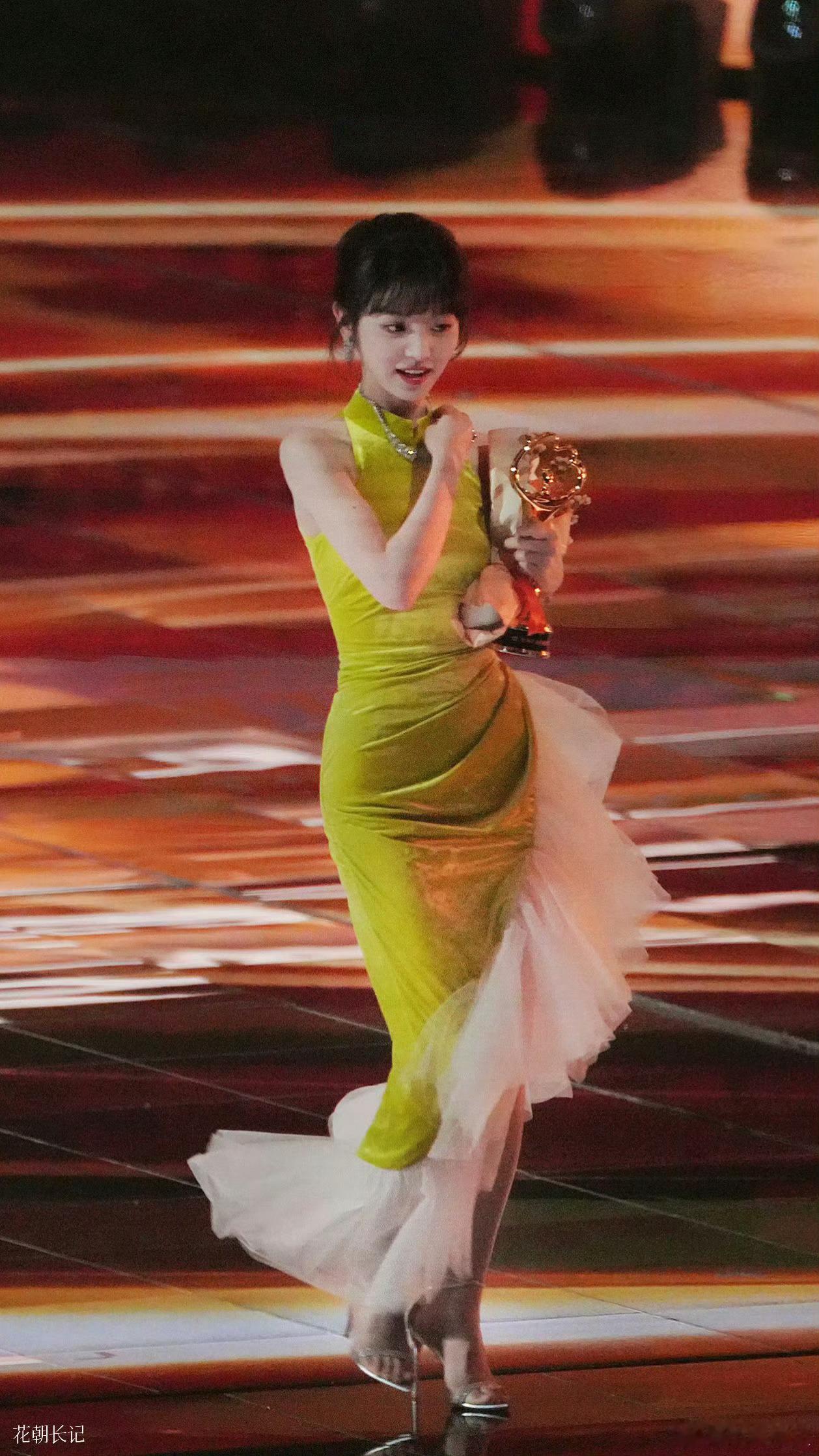 田曦薇 想看吃播的扣1恭喜演员田曦薇入围2026亚洲内容大赏视后 期待女神闪耀釜