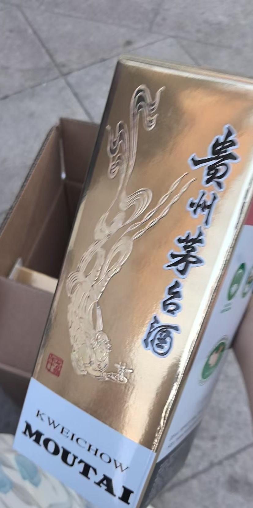 茅台价格现在下降了不少吧，不过这酒为什么会这么贵呢？普通人真的是喝不出到底贵在哪