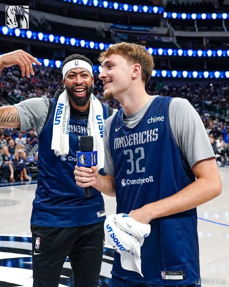 2019年的时候，中文互联网有过讨论，浓眉和伦纳德谁的交易价值更高。 