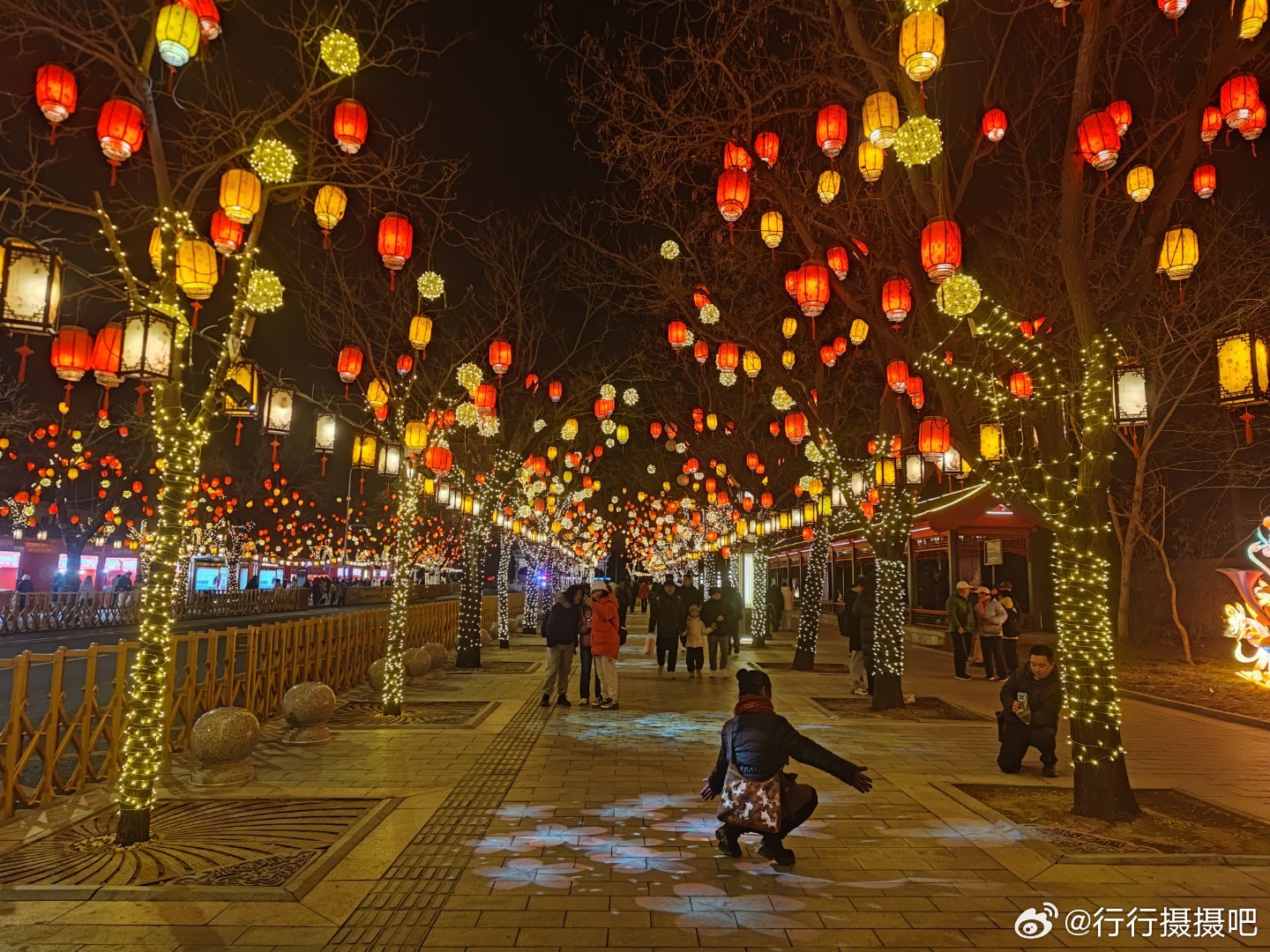 北京同庆街花灯璀璨  摄影