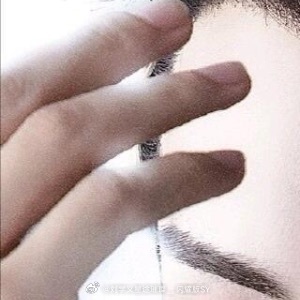 晚安心语 “晚安，世界和你。”“月亮值班，你可以睡了。”“今日剧情已完结，请领取