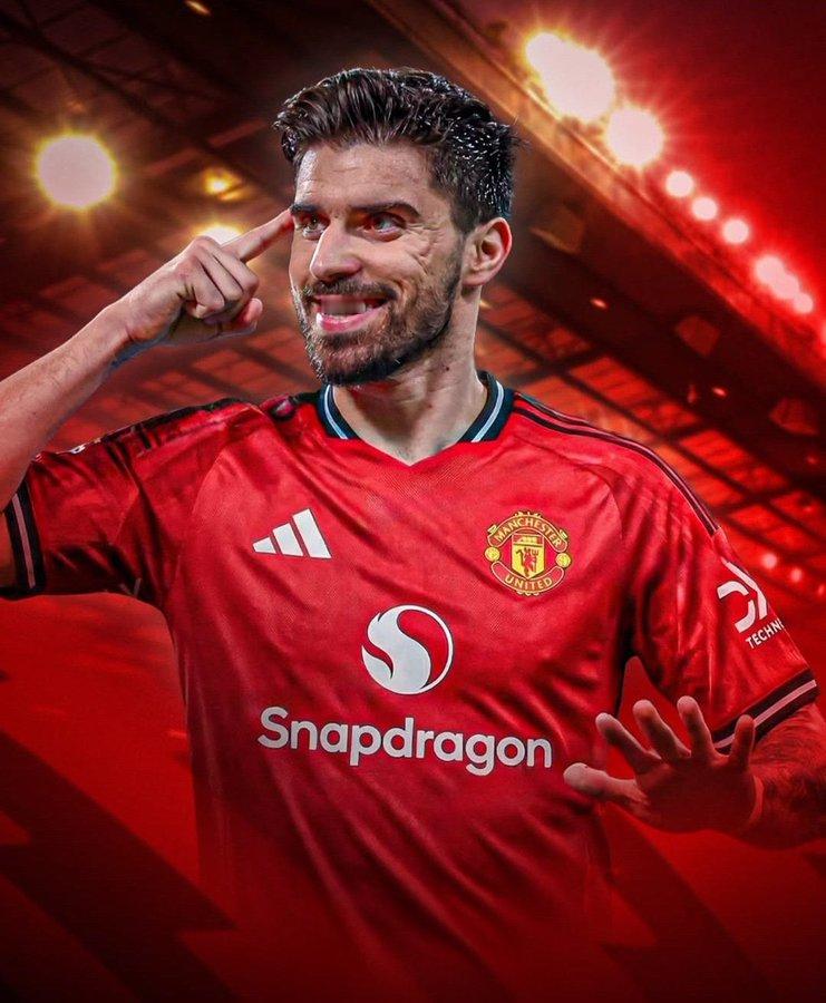 罗马诺利雅得新月已经向内维斯提出了续约方案，但鲁本内维斯仍未与利雅得新月续约。现