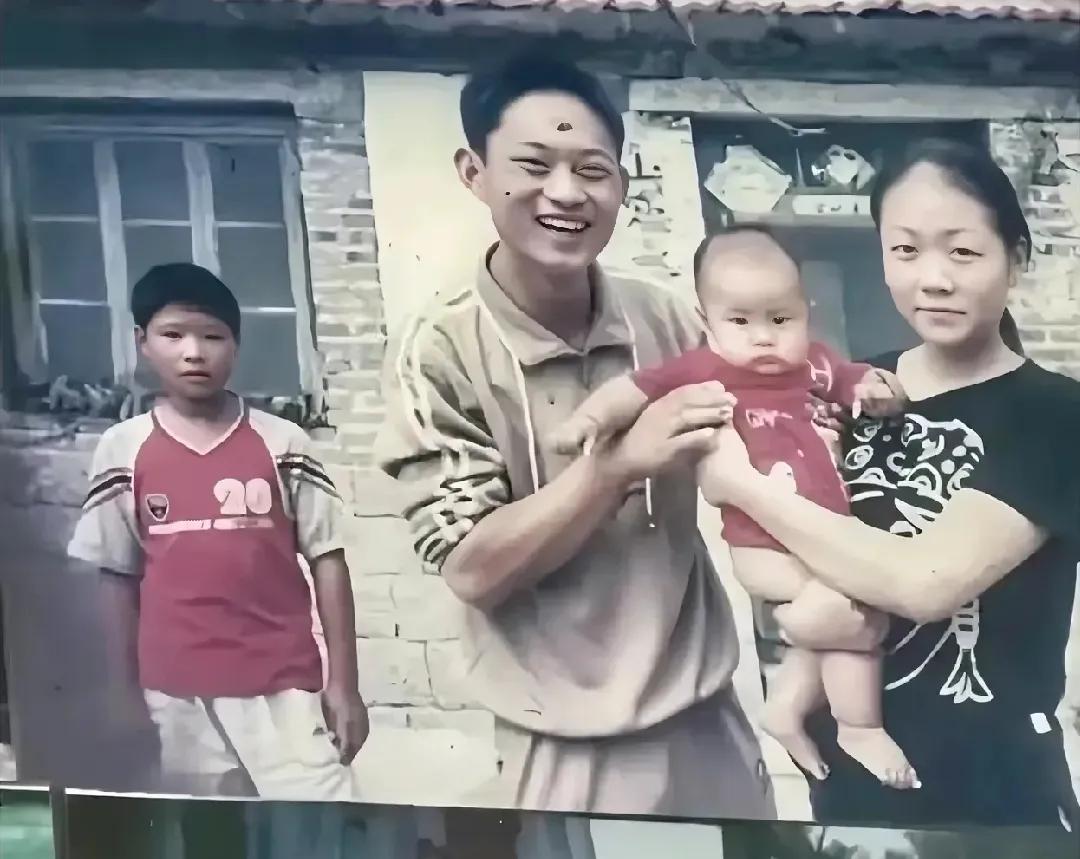 大家看看二十年的变化，岁月如梭，回首间，发现变化的不仅仅是容颜，更是那些沉淀在心