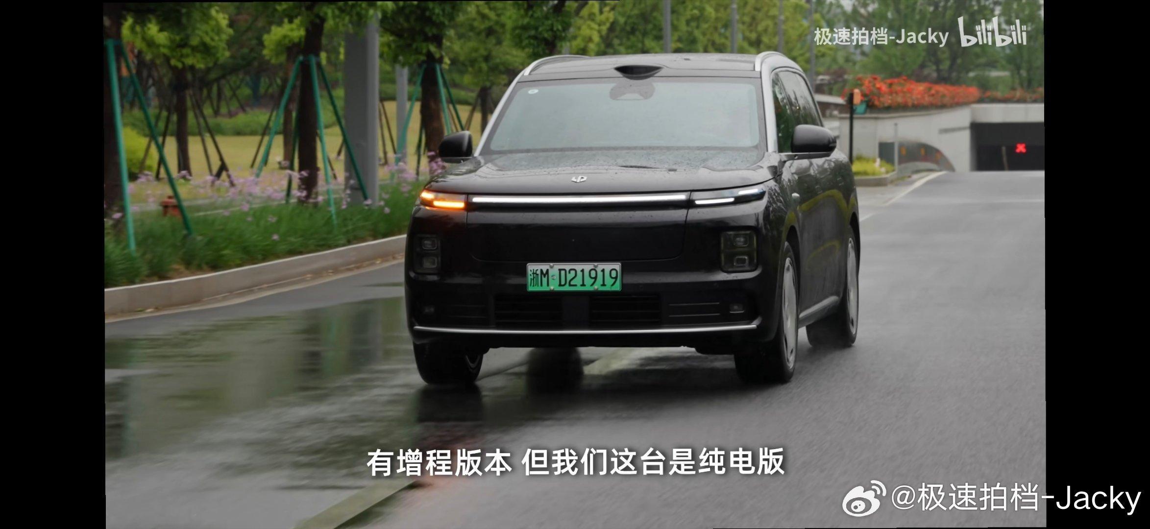 其我试D19的时候，觉得就还好吧，因为感觉会是一台主销价格30万的车。但没想到一