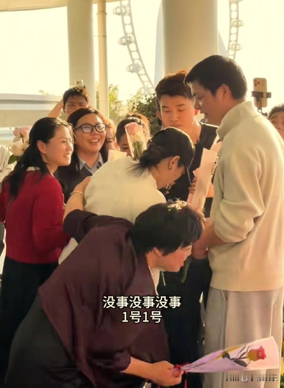 金哥回复了，关于红姐以及阿姨在翻身大舞台上的视频，表示她们的视频也分别录有，都会